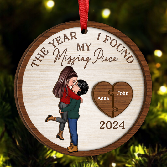 The Year I Found My Missing Piece Cartoon Kissing Couples - Personalized Wooden Ornament