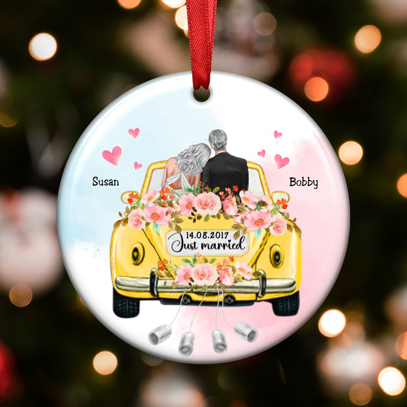 Couple -  Just Married Wedding Car - Personalized Circle Ornament
